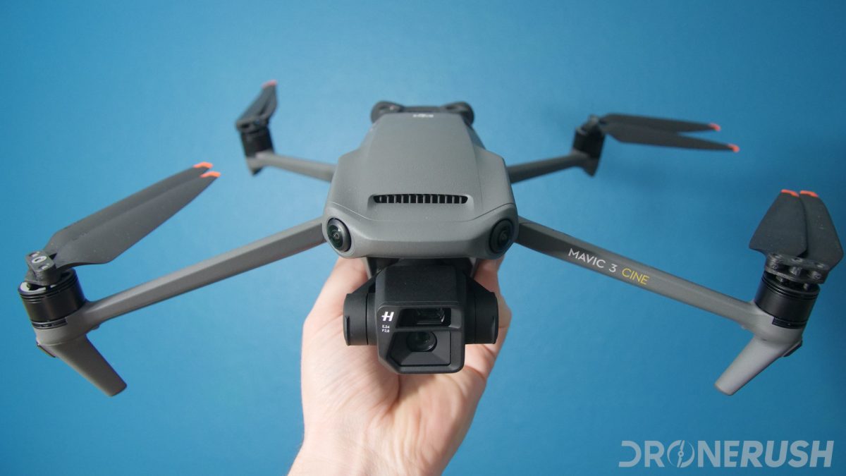 Hands on with DJI's dual-camera Mavic 3 drone - CNET